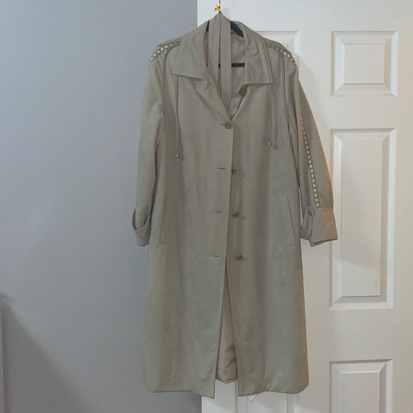 Light beige coat - Picture 1 of 5